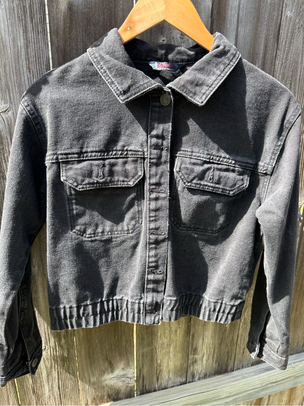 Cropped Black Denim Jacket with Front Flap Pockets